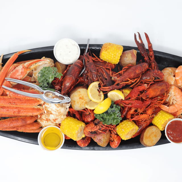 Wolfies Crawfish Trio (Snow Crab, Crawfish, Shrimp).