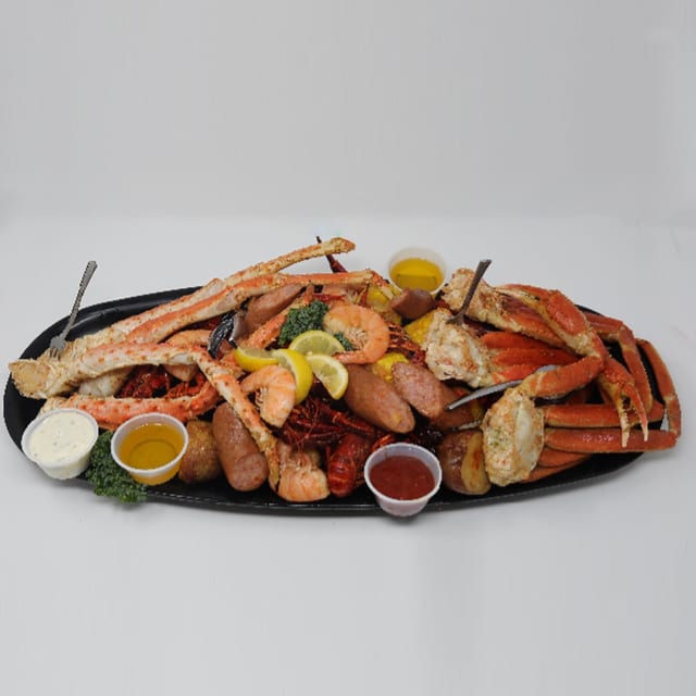 Wolfies Crab Trap + Crawfish (King Crab, Snow Crab, Crawfish, Shrimp, Sausage).